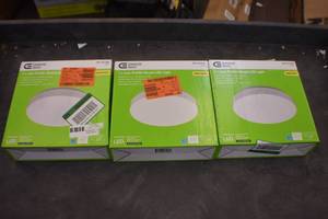 lot 29 image: 7 inch LIght fixtures