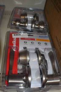 lot 46 image: Lock set