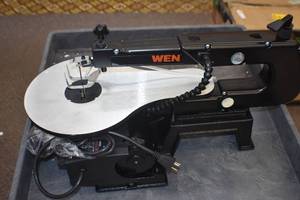 lot 39 image: Scroll Saw