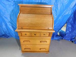 lot 1 image: Wood roll top desk