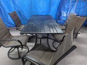 lot 3 image: Metal outside patio table with 6 chairs