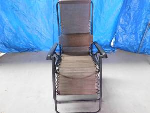 lot 8 image: Gravity chair