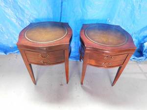 lot 10 image: 2 -Vintage wood end tables with drawer