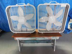 lot 17 image: 2 fans and wood bench