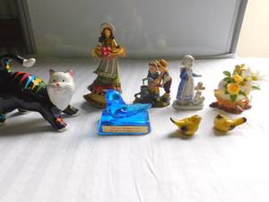 lot 27 image: 6 figurines and a set of yellow bird salt and pepper shakers