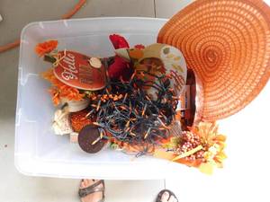 lot 29 image: Lot of Thanksgiving decorations