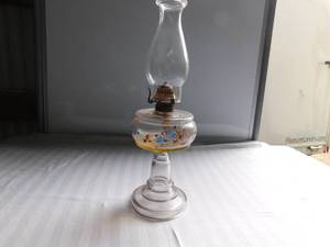 lot 32 image: Hand painted Oil Lamp