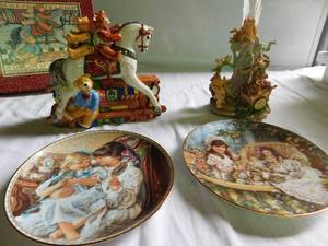 lot 64 image: Lang & Wise (Erins Rocking Horse),   2 Collectible Plates, Fiber optic Angel