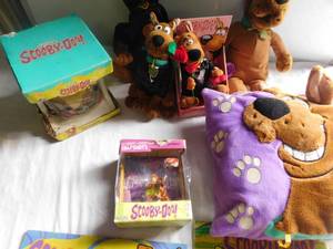 lot 65 image: 9 Scooby-Doo Items