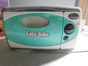 lot 71 image: Vintage Easy Bake Oven