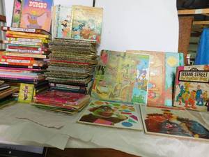 lot 110 image: Childrens coloring books, reading books and puzzles