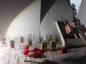 lot 113 image: 6 mickey mouse glasses & 1 flinstone glass with advertisment kitchen collectibles