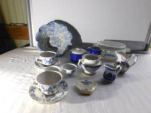 lot 114 image: Blue Bonnet dishes
