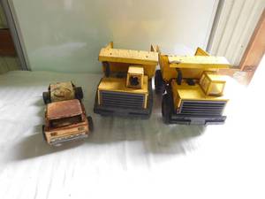 lot 123 image: 2 Tonka dump trucks & 1 vintage semi