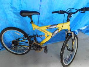 lot 127 image: Magna 21 speed mountain bike