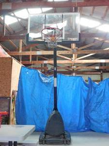 lot 129 image: Spalding basketball hoop