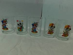 lot 143 image: 5 - 2000 Mcdonalds Disney Mickey mouse glasses