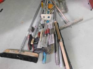 lot 166 image: Lot of Cement Tools