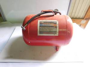 lot 183 image: Air Tank w Hose