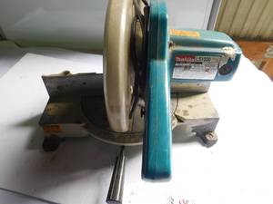 lot 185 image: Makita 10 Miter saw
