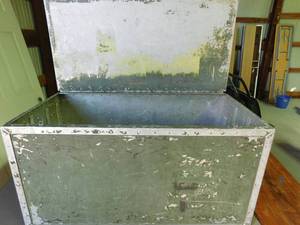 lot 218 image: metal aluminum military box