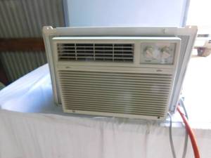 lot 223 image: GE window Air conditioner