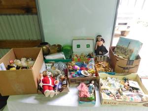 lot 230 image: lot of figurines & misc.