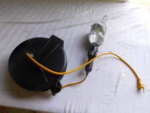 lot 170 image: Trouble light wid pull back reel