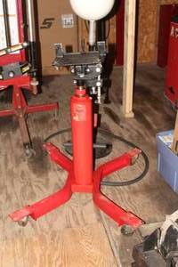 lot 6 image: 7793A Two Stage Transmission Jack