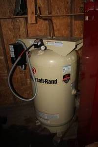 lot 11 image: Ingersoll-Rand 2475 Air Compressor