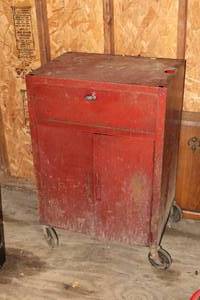 lot 23 image: Rolling Tool Box 2-shelf2-door
