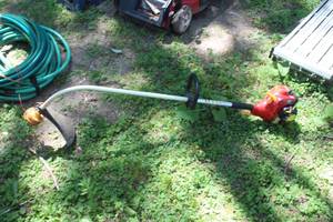 lot 30 image: 2009 Homelite Mighty Lite 26cc Line Trimmer