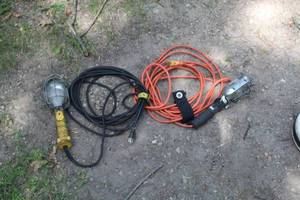 lot 54 image: Lot of (2) Shop Trouble Lights with Extension Cords