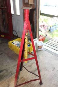 lot 60 image: Metal Stand