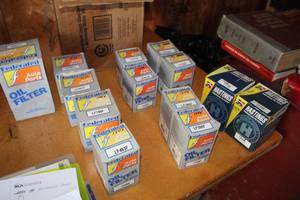 lot 72 image: Lot of (13) Oil Filters (in box)