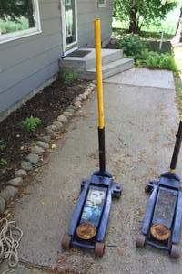 lot 81 image: NAPA 3-12 Ton Hydraulic Floor Jack