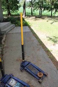 lot 82 image: NAPA 3-12 Ton Hydraulic Floor Jack
