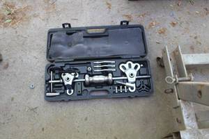 lot 92 image: Matco Tools MST4579A 9-Way Slide Hammer Puller Set