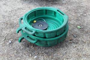 lot 109 image: Lot of (2) Oil Drain Pans
