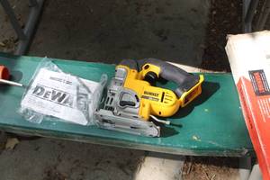 lot 116 image: DeWalt DCS331 20V Jig Saw