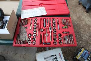 lot 117 image: Tap & Die Set w Case