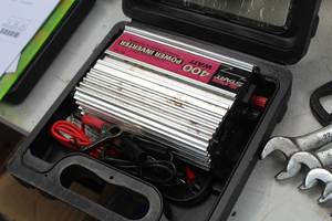 lot 191 image: 7404 Optima Technology 400W Power Inverter
