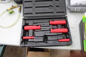 lot 192 image: Pick Kit w Case