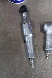 lot 264 image: Snap-on 38 Drive Air Ratchet