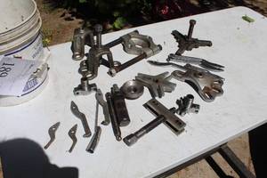 lot 189 image: Lot of (1 Bucket) Pulley Puller Tools