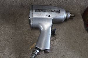 lot 267 image: Blue-Point AT500A 12 Drive Air Impact Wrench