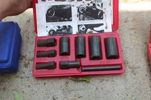 lot 285 image: American Tool Co ATC400 Wheel Lock Removal Kit w Plastic Case