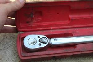 lot 287 image: Snap-on Torque Wrench w Plastic Case