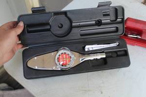 lot 289 image: Snap-on Torque Meter w Plastic Case