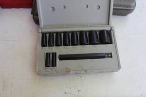 lot 300 image: Punch Socket Set w Plastic Case